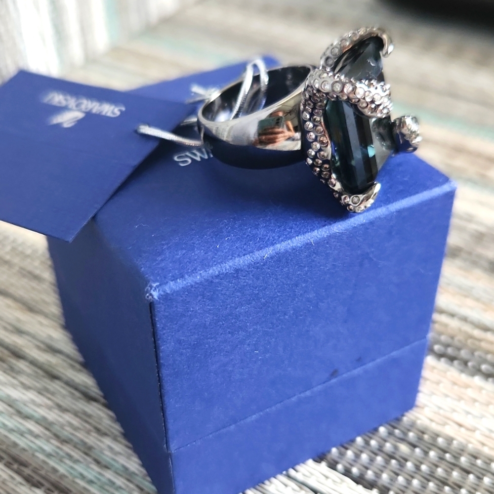 SWAROVSKI Louise Ring Blue Shade  crystal cocktail ring 52 - Picture 6 of 8
